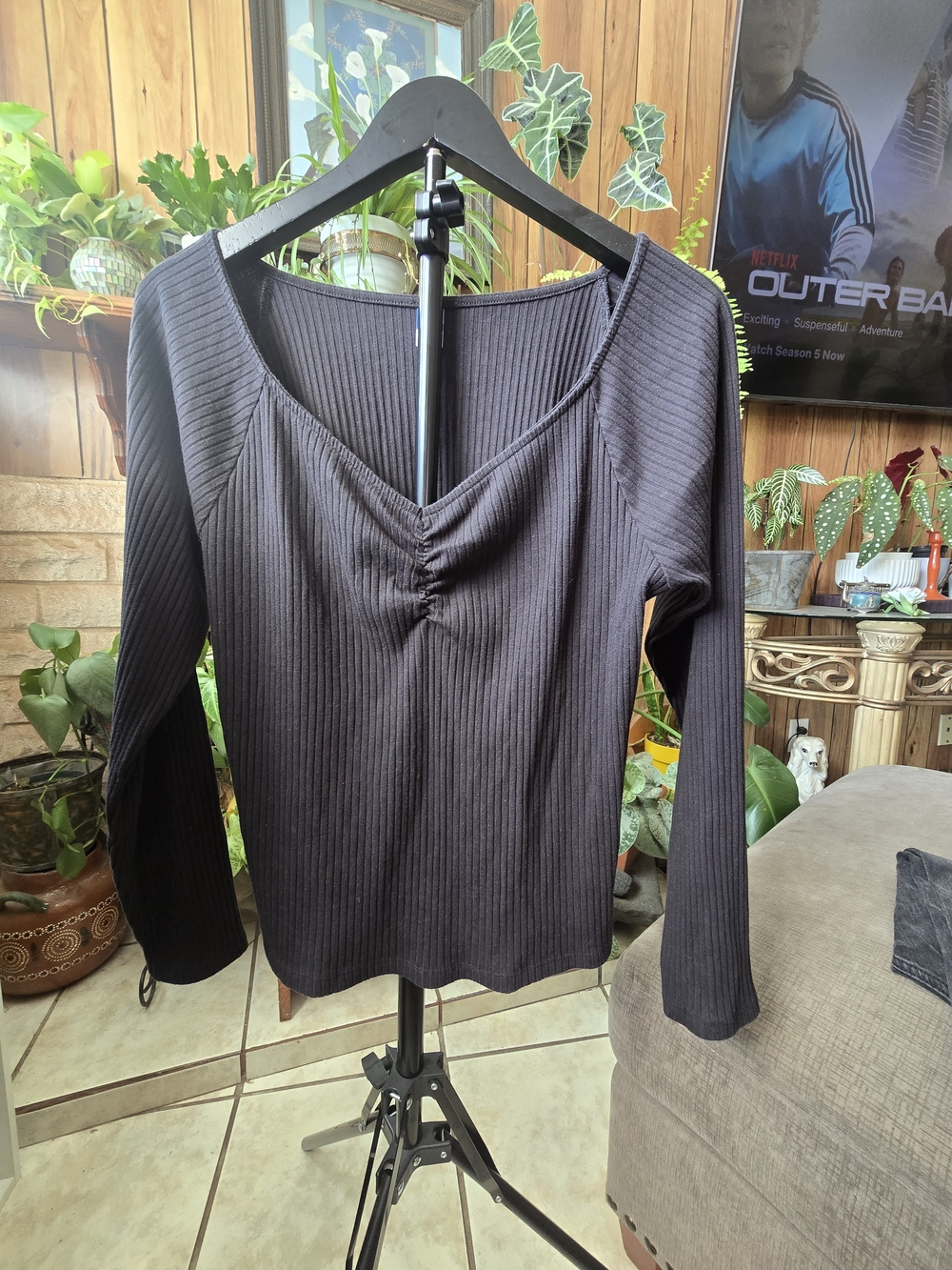 Ribbed Long-Sleeve V-Neck Top - Black